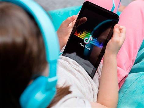 Новый британский закон о подтверждении возраста пользователей не помог в борьбе с вредными рекомендательными алгоритмами – СМИ