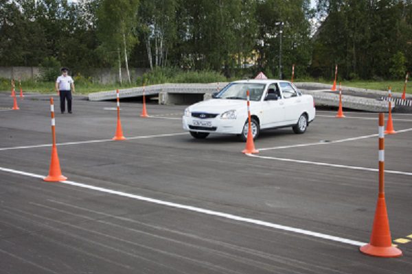 Автошколам разрешили частичное дистанционное обучение будущих водителей
