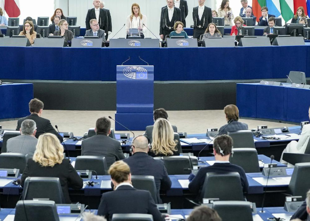 Европарламент одобрил проект закона о свободе европейских СМИ и разрешил шпионить за журналистами