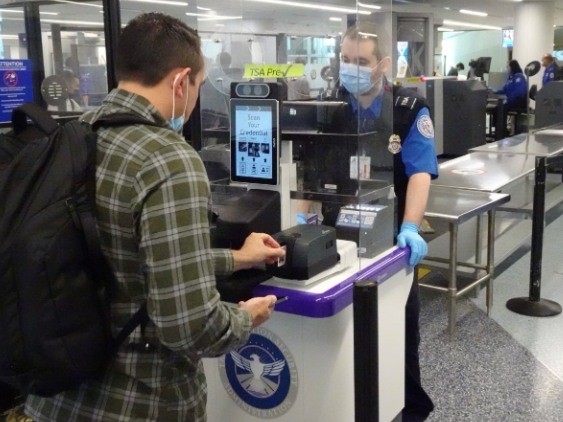 Законодатели в США выступили за запрет на использование технологии распознавания лиц в аэропортах