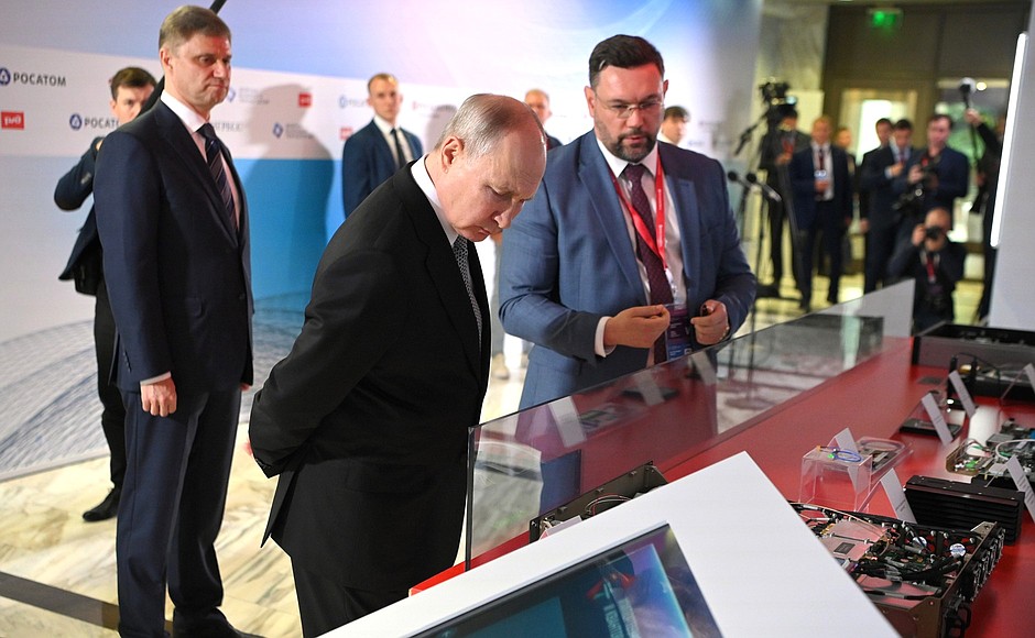 Президент России на форуме будущих технологий: развитие экономики на основе данных, БПЛА, кванты